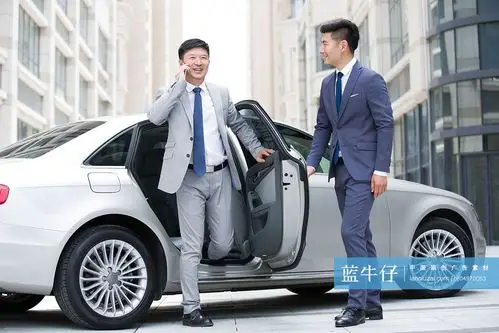 成功商务人士下车