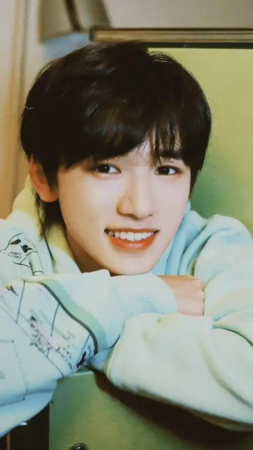 宋亚轩笑容好有活力#宋亚轩超甜笑容品一波治愈系小甜豆宋亚轩行