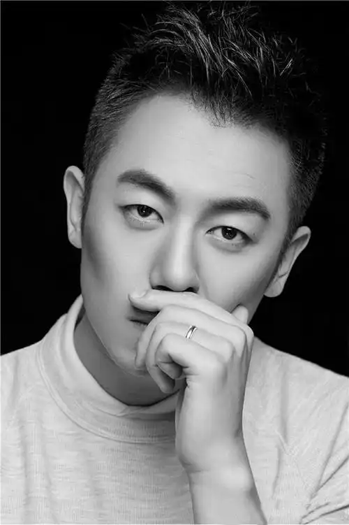 朱亚文曾去闯关东剧组面试,被副导赶走,撞了个人却撞出演艺生涯|张