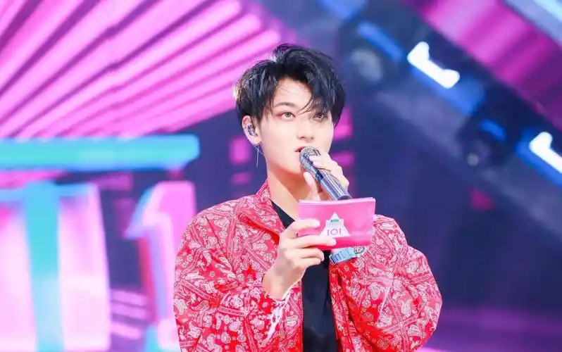 迪丽热巴接力黄子韬担任创造101男团发起人却被质疑歌舞实力