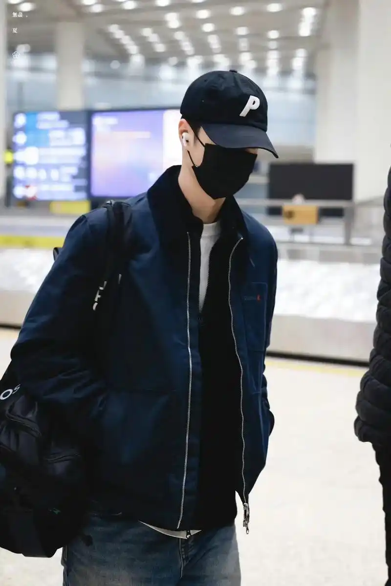 落地平安,好好休息#王一博 #机场照 - 抖音