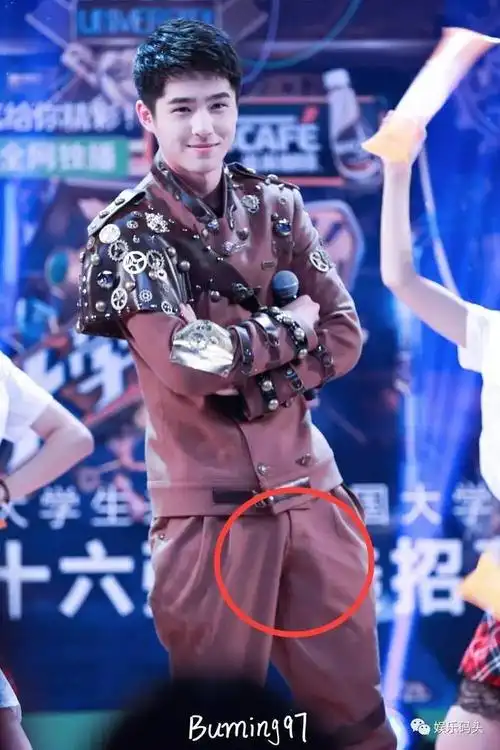 刘昊然"情不自禁"晋升激凸王 十大不可描述的尴尬|生理反应|男色时代