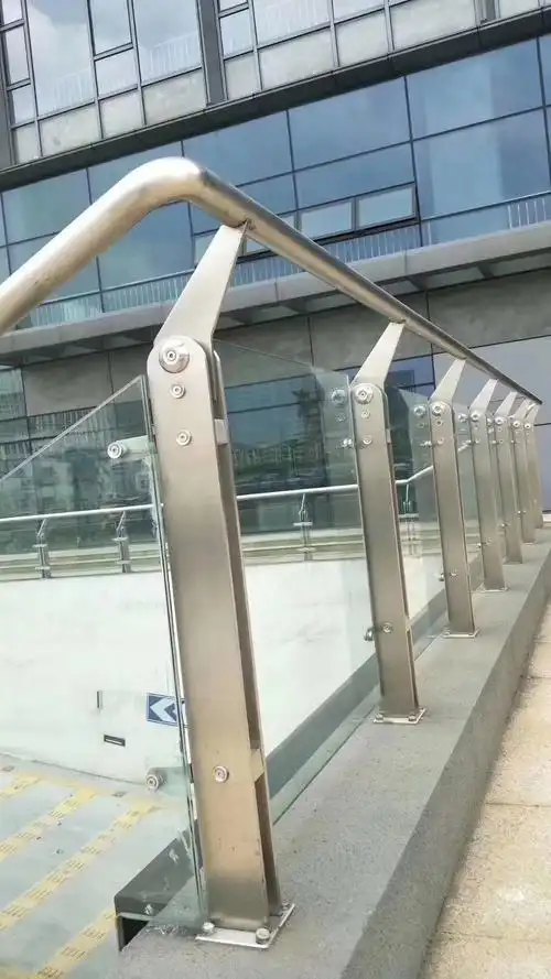 地铁站不锈钢玻璃栏杆厂家