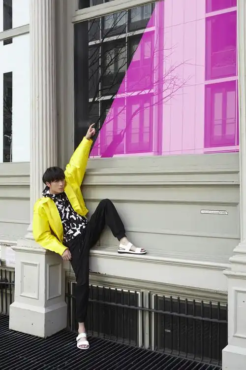 赛克西先生徐开骋最新纽约街头亮眼大片_时尚美图_娱乐频道