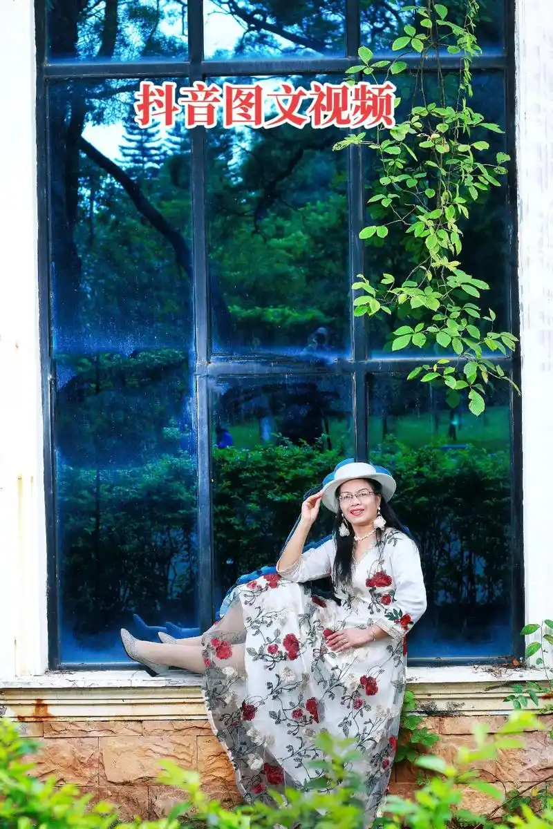 抖音图文来了 ;最近喜欢上图集,6张照片,听完一首歌《相见不 - 抖音