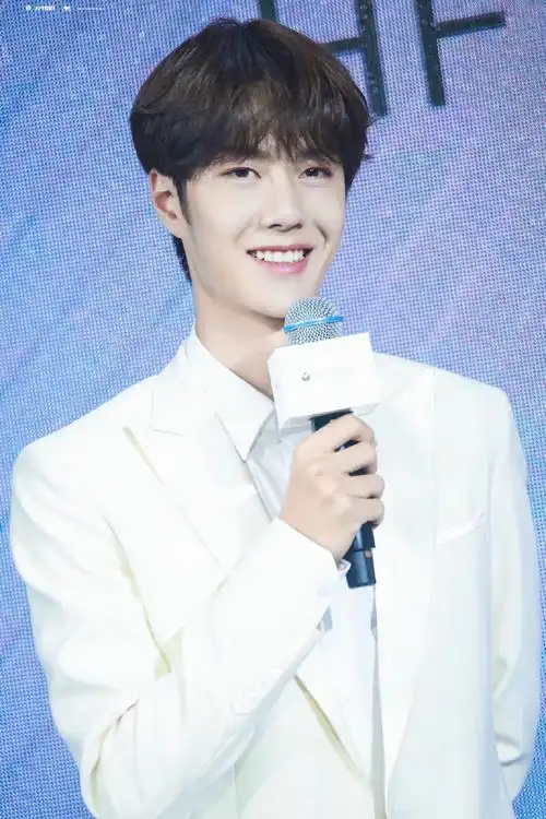 来看王一博独一无二的括弧笑,他的笑容真