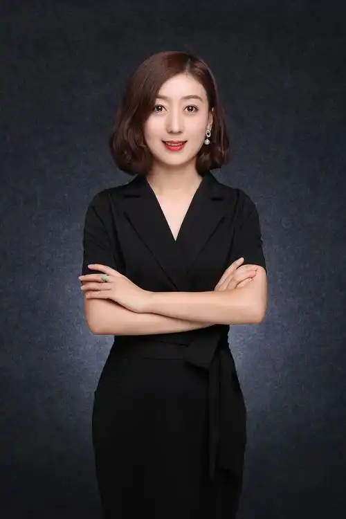 修图师小妮的写真摄影作品《形象照》