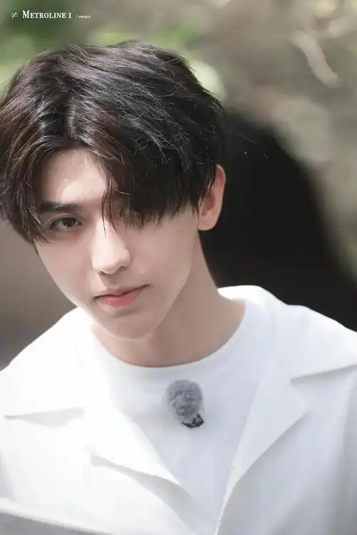 在公园跑步偶遇别墅区的总裁弟弟蔡徐坤