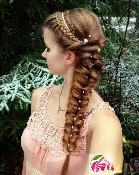 波西米亚长发侧编发 今年流行编发预测