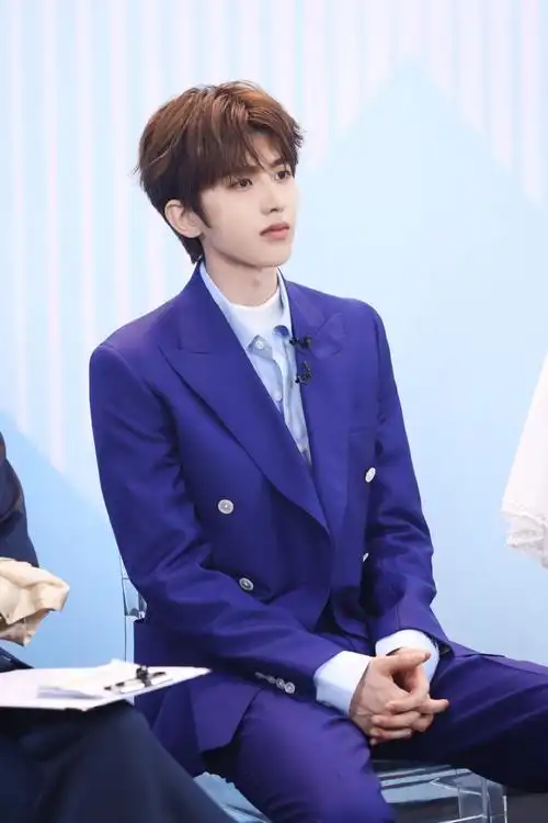 王源蔡徐坤作品平淡地位尴尬偶像转型困难重重