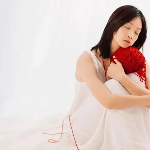 沈佳妮体操运动员跨界当演员30岁嫁29岁朱亚文生两女被当成宝