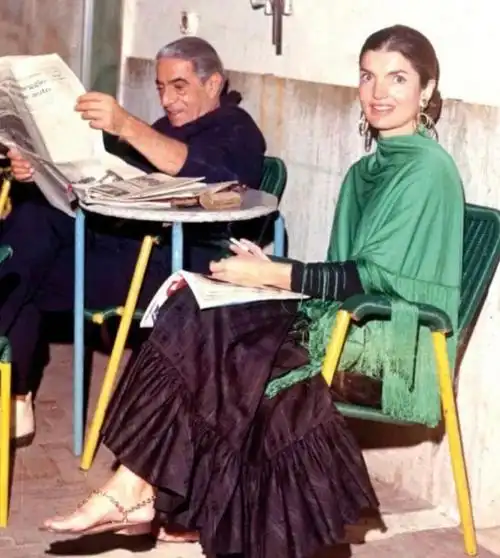 杰奎琳不如妹妹漂亮,却抢了她的情人,最后立遗嘱也不忘讽刺妹妹