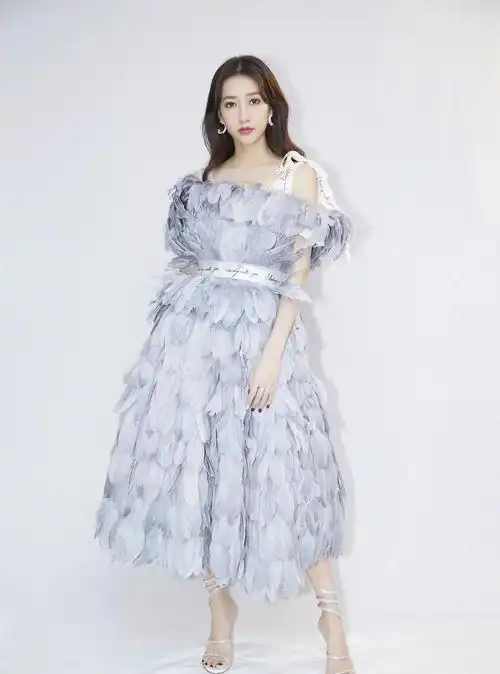 简介:弦子2019搜狐时尚盛典性感图片,分享一组弦子图片给大家,图中的