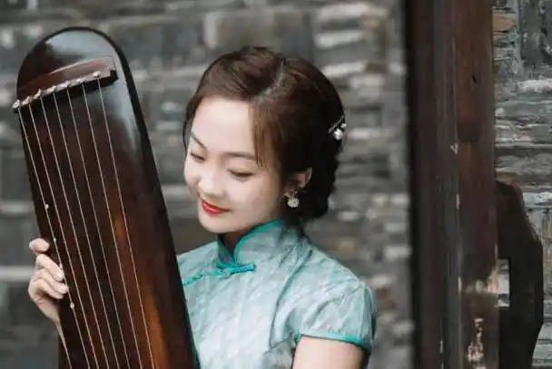 林妙可探班关晓彤!