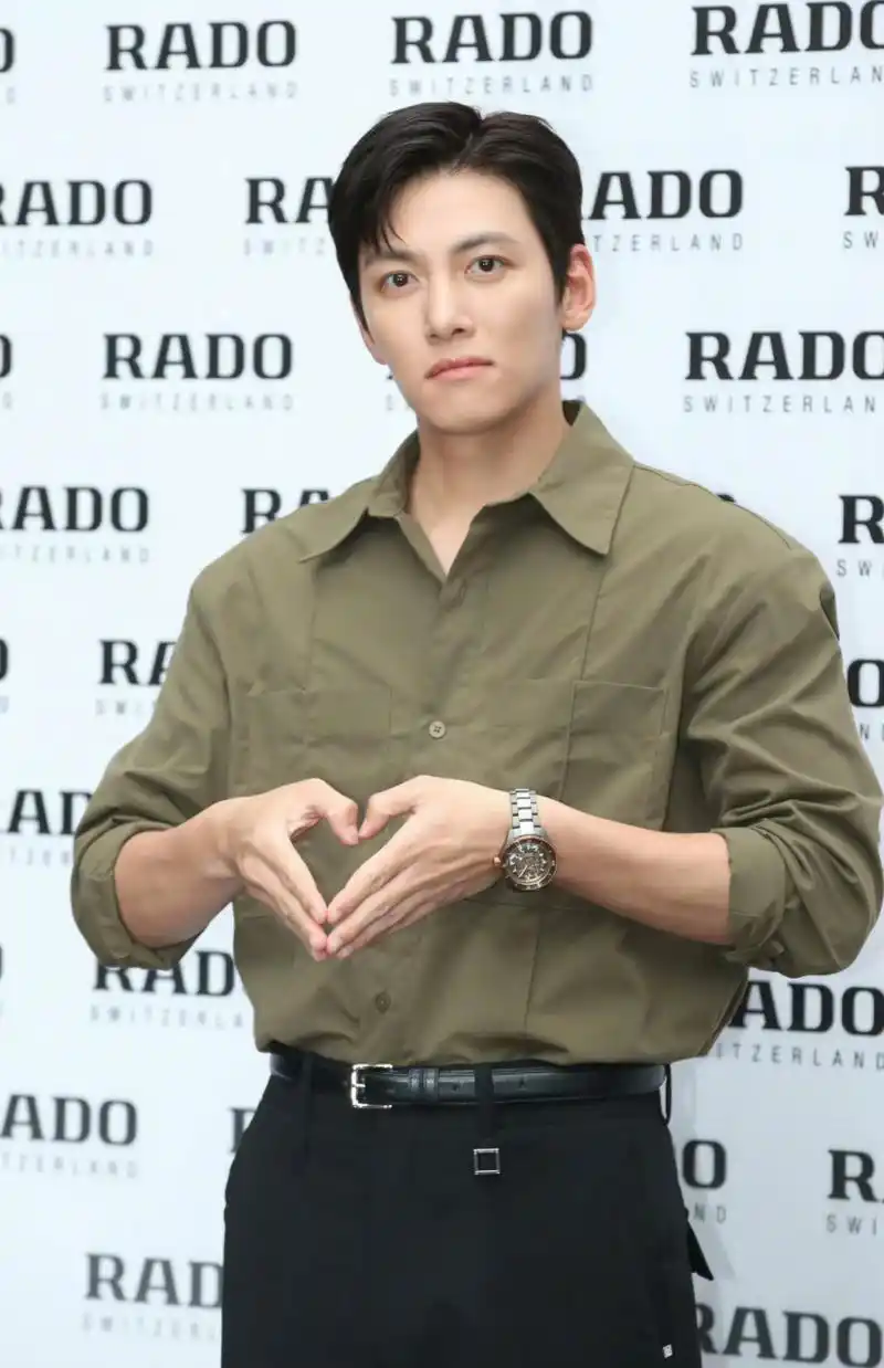 池昌旭在首尔出席品牌活动生图