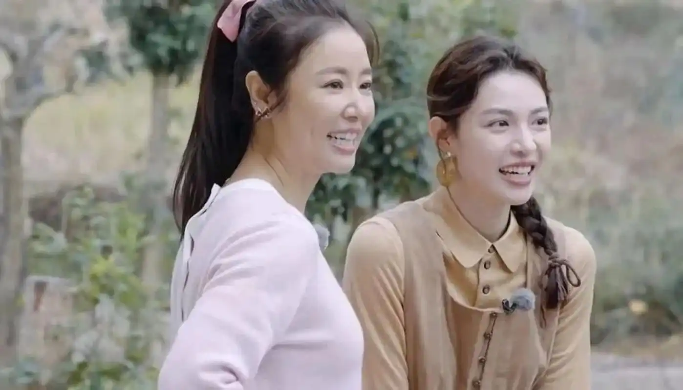 《我们的美好生活》节目中,霍建华的前任女友陈乔恩和现任妻子林心如