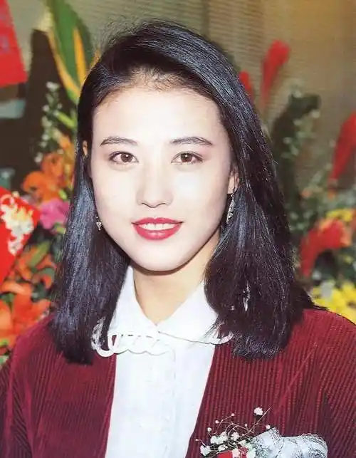 原创年轻时的周海媚到底有多美难怪当年的周芷若这么火