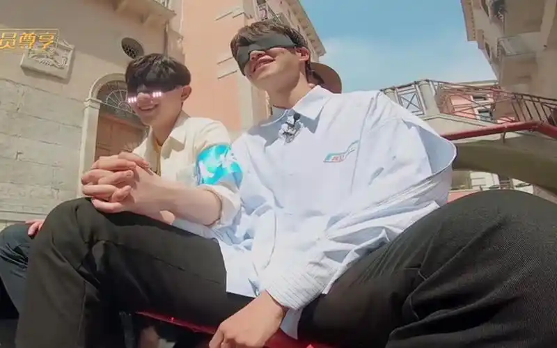 邓伦x魏大勋 花灯? 太好磕了叭_哔哩哔哩 (゜-゜)つロ 干杯~-bilibili