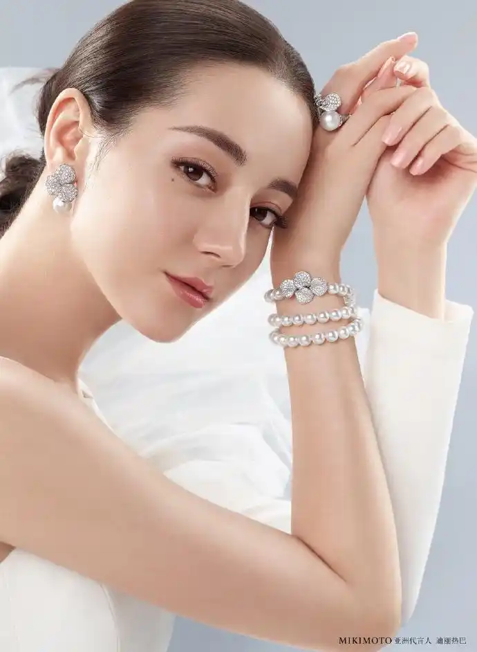 迪丽热巴纯白仙气写真图片