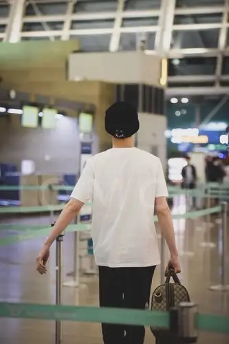 赖冠霖分享200112赖冠霖背影杀合集分享帅气小赖值得世界温柔以待