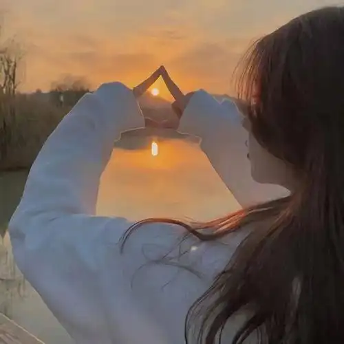 大家还可以尝试将公式头像作为qq或其它app头像,还是非常个性文艺范的