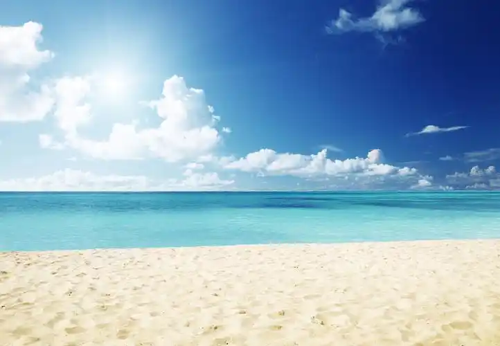 蓝天白云大海背景