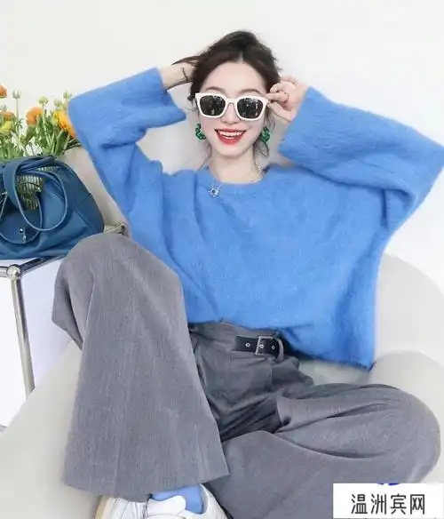 蓝色配什么颜色好看(搭配出完美色彩)  第3张