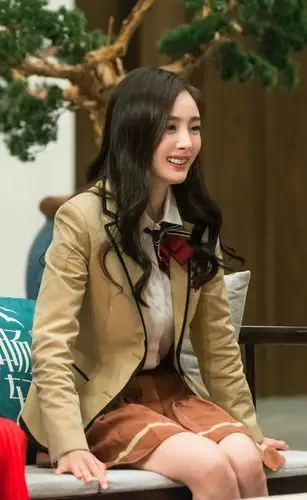 杨幂花式穿搭驾驭各种风格 学生装清纯可爱休闲装随性大方