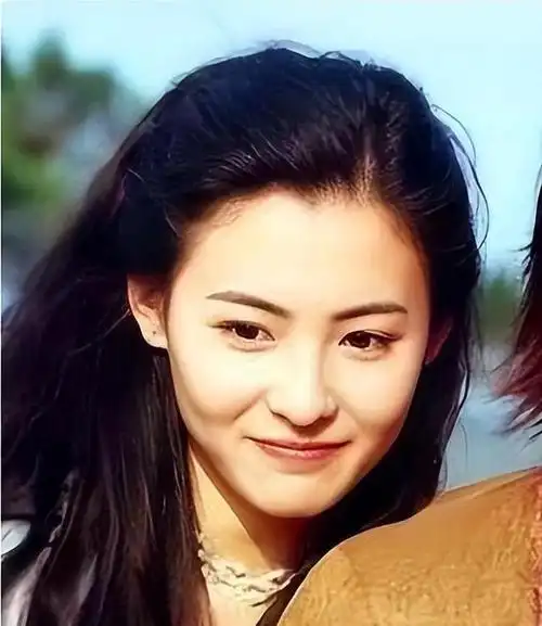 王菲比张柏芝大10岁9个月一个小细节暴露出她是谢霆锋的真爱