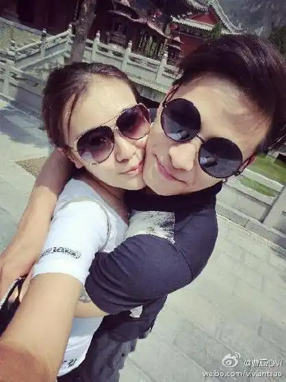 当时的俊男靓女也成了一段佳话,之后,洪尧和曹赢心两个人在微博上互动