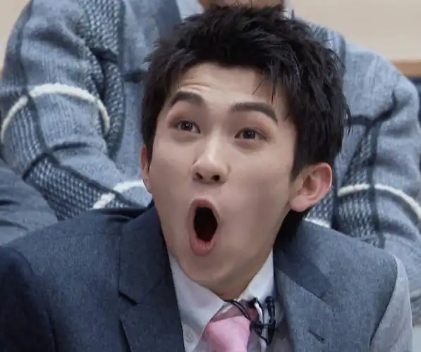 into1林墨再现搞笑操作被指出裤子穿反原因或跟宿舍环境有关