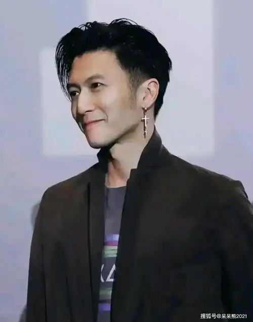 谢霆锋正面回应探店争议没收店家钱免费探店但不好吃会给差评