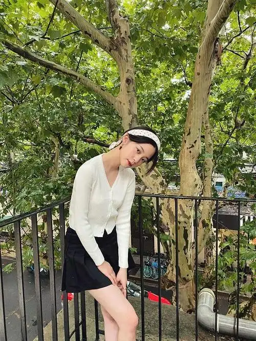 近日,中国歌手兼演员欧阳娜娜在社交平台上晒出了她在美国留学的生活