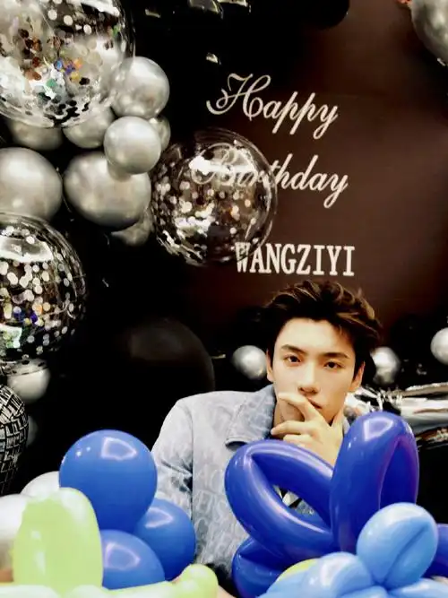 再次祝靓仔@王子异生日快乐 ,愿岁岁年年,所遇皆所愿97