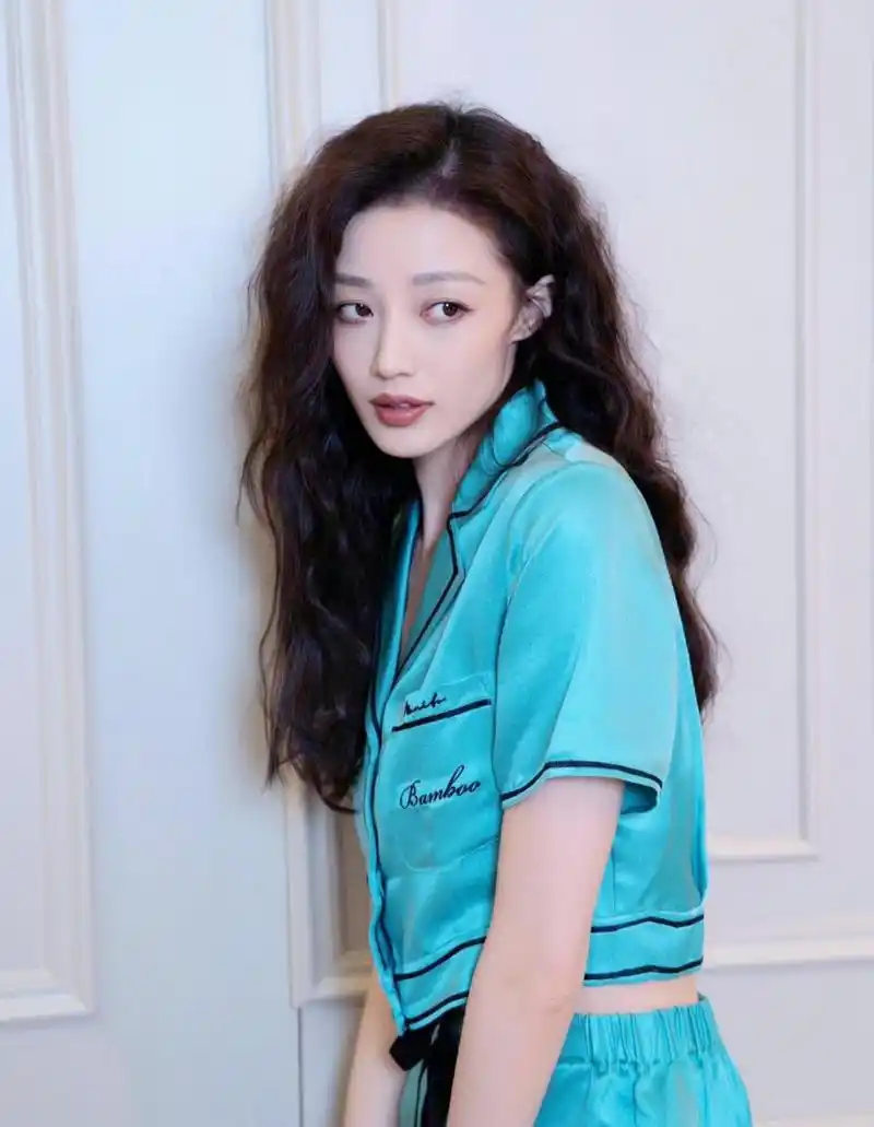 王秀竹修长纤细的美腿