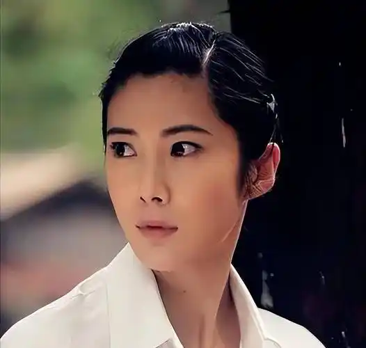 她当年红的发紫,曾被称为"女版于震",出道19年零绯闻,今如何_王珂