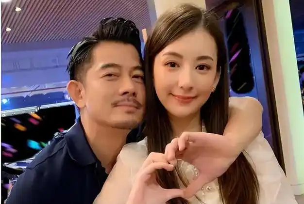 郭富城老婆综艺首秀36岁的她聪明回应误解句句话都不简单