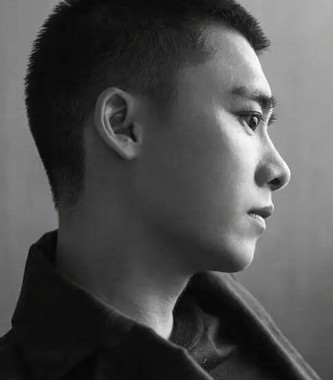 男士短发造型2022寸头,妥妥的硬汉的气质