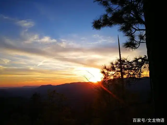 夕阳西下,漫步山间(即景诗一首)