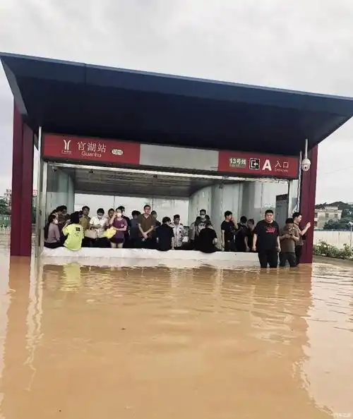 广园快速开创大道市民爆料广园路水浸情况广州地铁十三号线南岗站附近