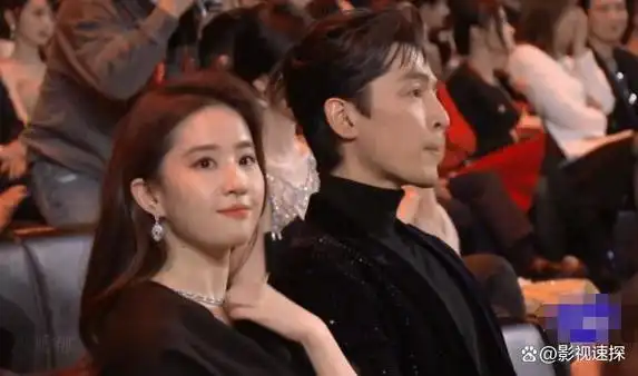 刘亦菲膀大腰圆早已不是神仙姐姐?看看她和杨幂的合影你就明白了