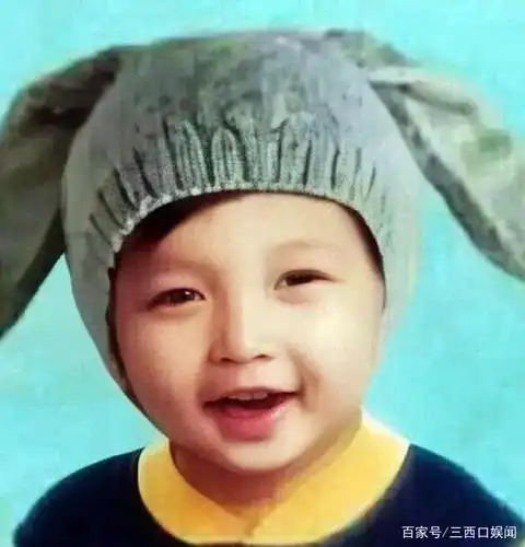 明星们的童年照,小时候的海清是卷发,杜江满满的小正太