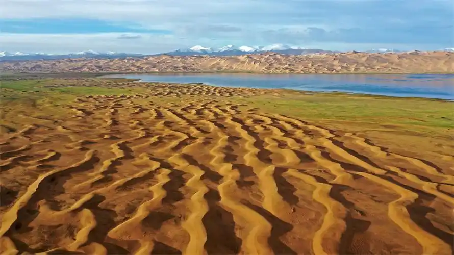 新疆阿尔金山国家级自然保护区拍摄的小沙子湖