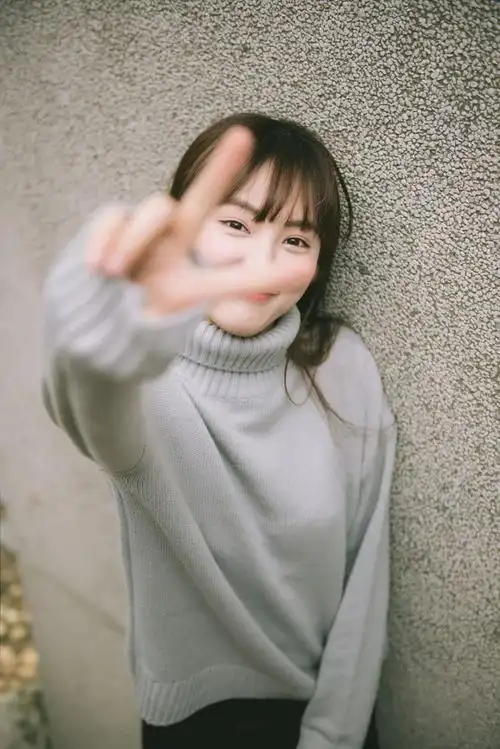 温暖的笑容如阳光般和煦