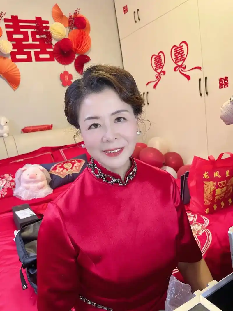 喜婆婆盘发造型推荐 #化妆师的工作日常 #跟妆花絮小视频  - 抖音