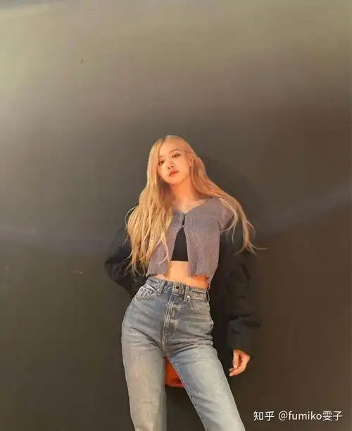 当朴彩英遇见圣罗兰高光时刻再一次被氛围美点亮