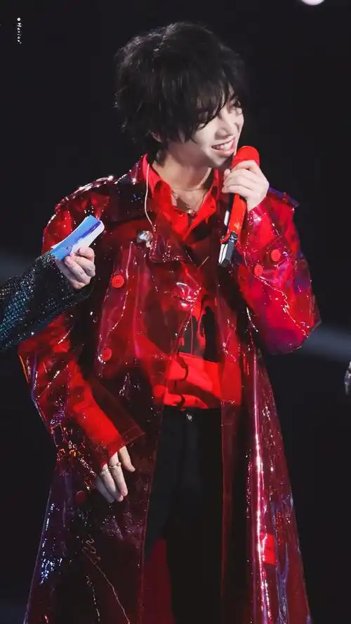 用美貌飒人,脸蛋天才华晨宇