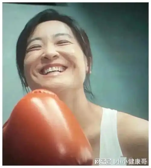 贾玲换微博头像瘦出下颌线我却要笑死在评论区里