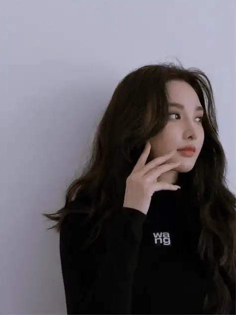 彭小苒晒嘟嘴对镜自拍,高颜值好气质收获众多网友称赞_美女_视频_图片