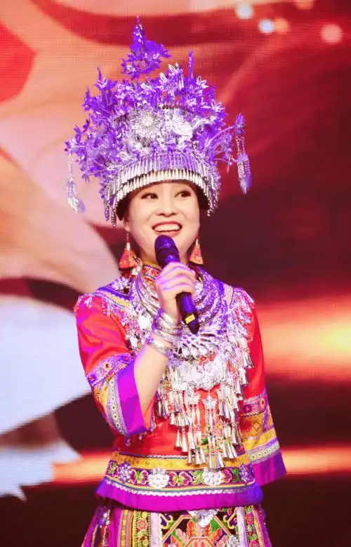 创作型音乐人,毕业于中国音乐学院 ,中国少数民族音乐家协会理事,北京